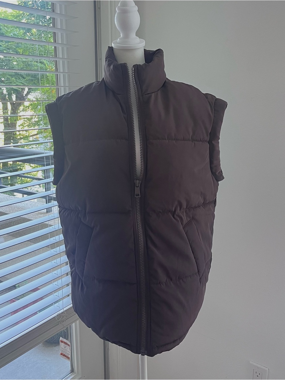 H&M Women's Puffer Vest in Dark Brown